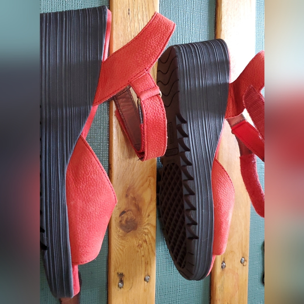 Aerosoles Vibrant Red Platform Sandals, Comfy, Size 7.5, NWOT - Picture 3 of 5